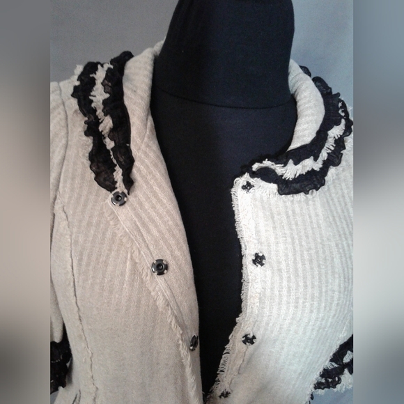 Chanel style jacket w black ruffle - Picture 2 of 4